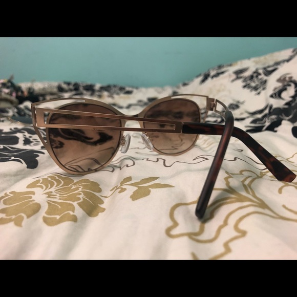 Sunglasses- Brown ombré with Gold Cat Eyes frames - Picture 2 of 3